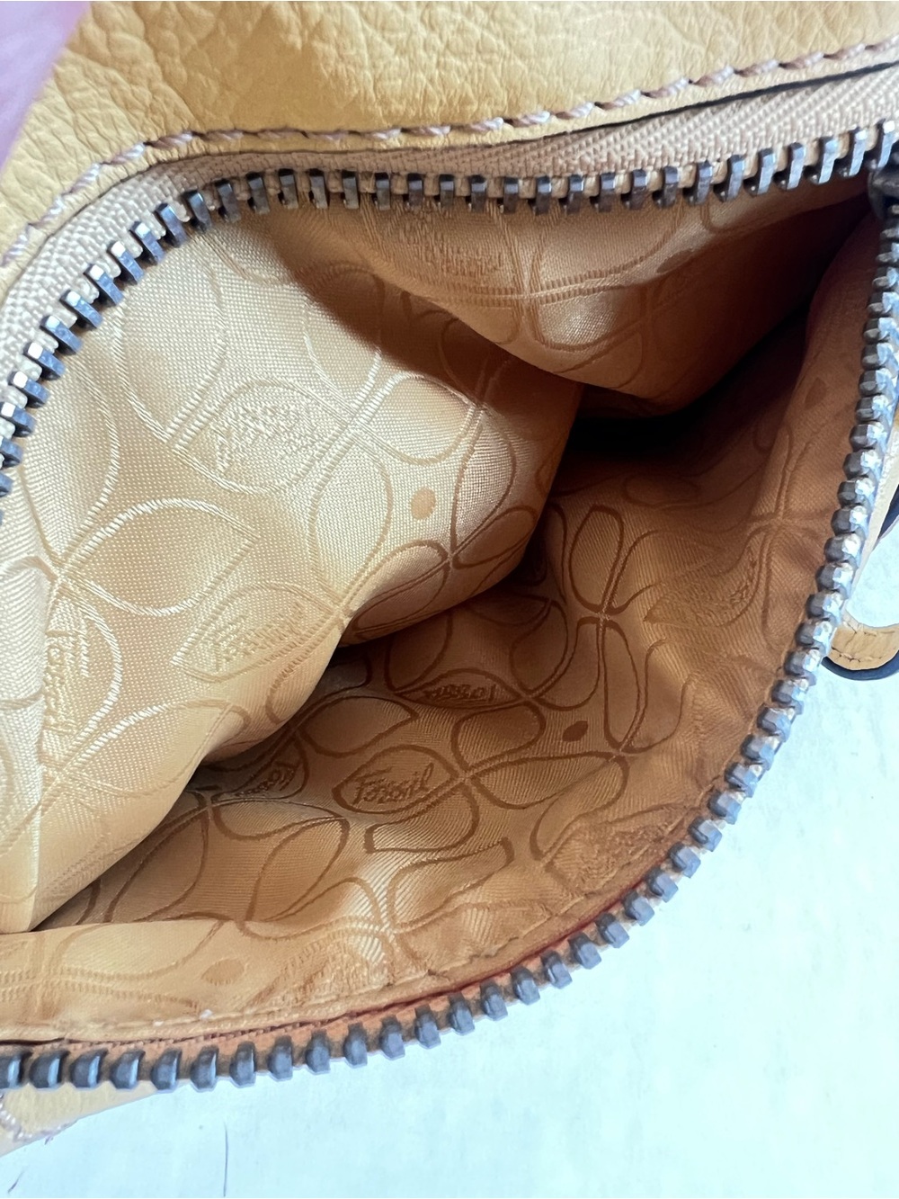 Fossil VTG Long Live Vintage 1954 Pale Yellow Leather Baguette Shoulder Bag - Picture 13 of 15